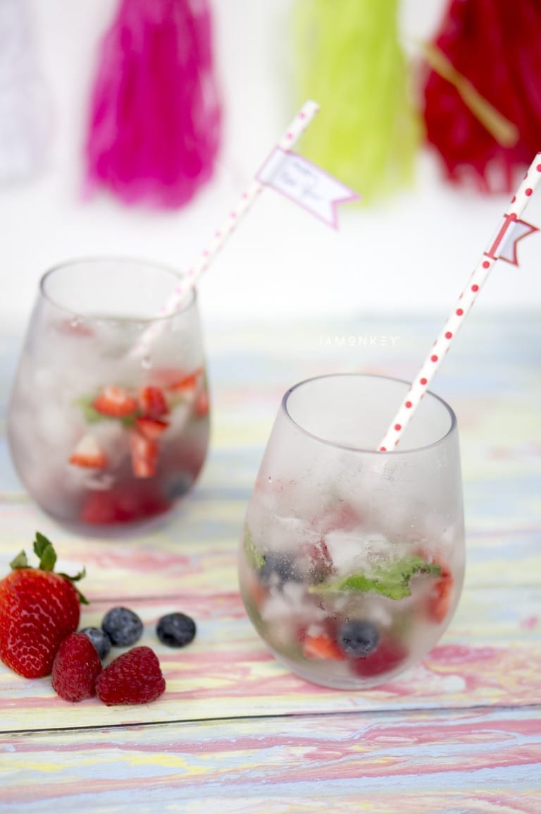 Very Berry Mint Sparkling Mocktail VIDEO