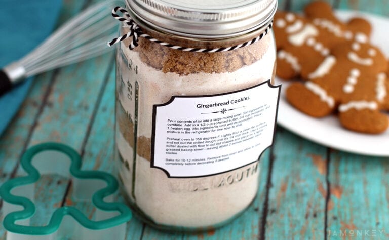 Gingerbread Cookies in a Jar with Printable Tag